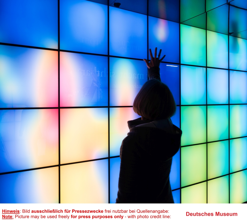 Wärmebildinstallation im Lichttunnel